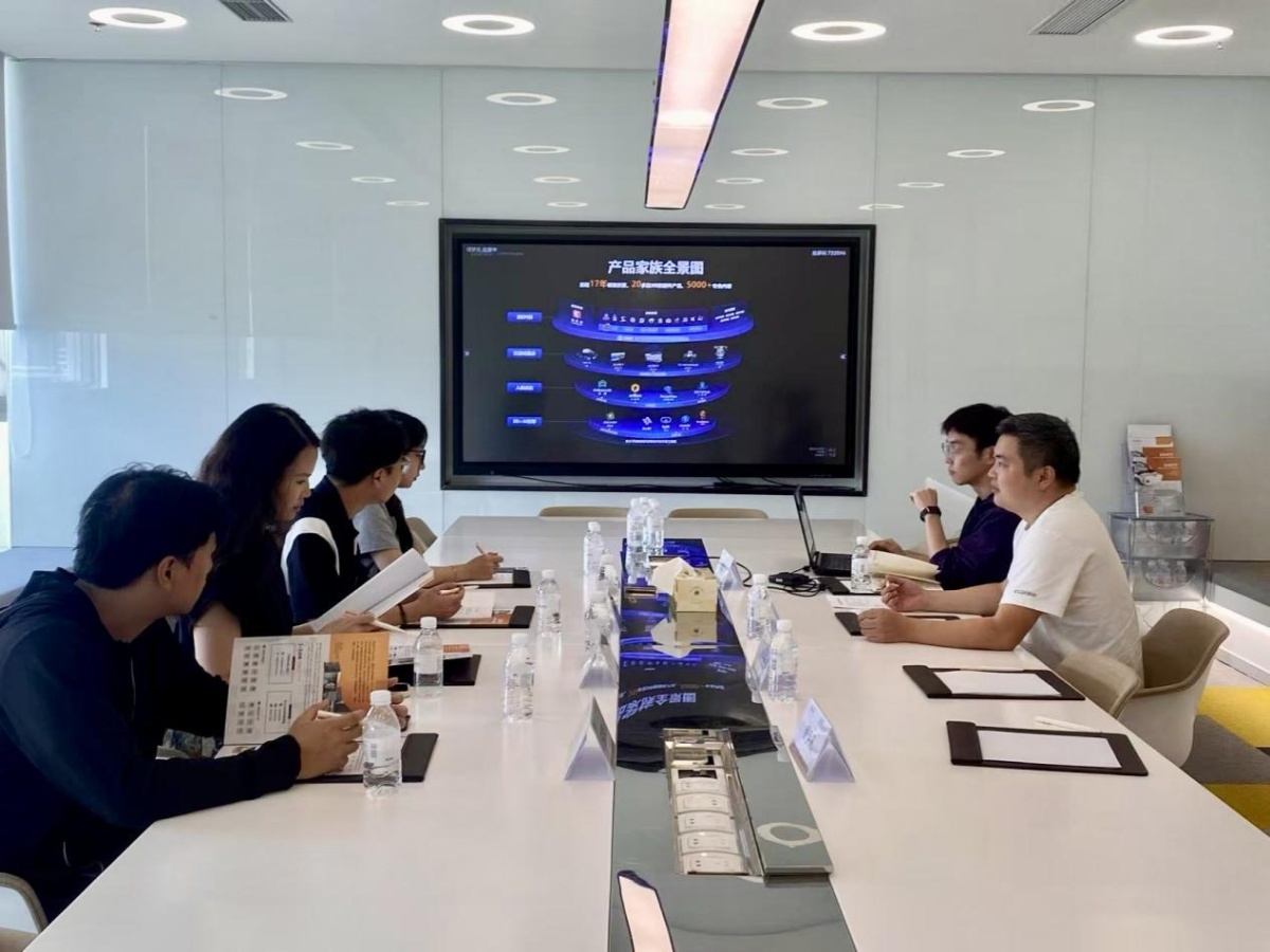 校企攜手探XR前沿，共繪創意設計新藍圖——創意設計學院赴上海曼恒數字技術股份調研交流紀實